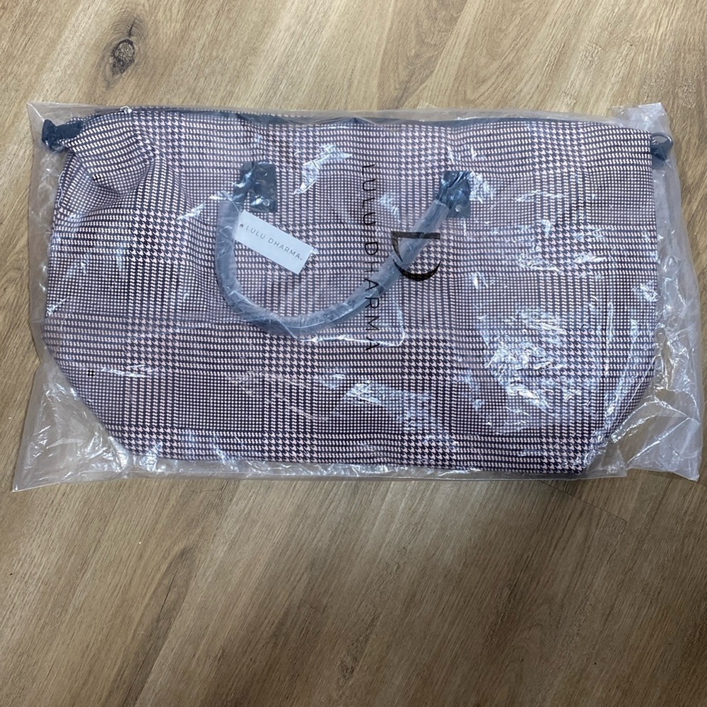 Lulu Dharma Pink Plaid Frasier Weekender Bag NWT - Picture 3 of 6